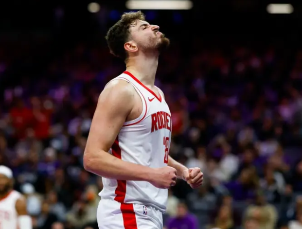 NBA常规赛，火箭将对阵步行者。
申京因小腿伤势确定缺席对阵步行者的比赛，此役为