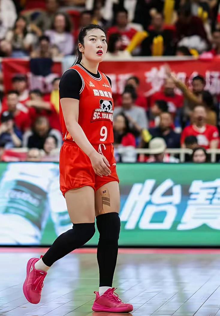 WCBA总决赛李梦和黄思静对决，谁更胜一筹？
WCBA总决赛中，黄思静和李梦的对