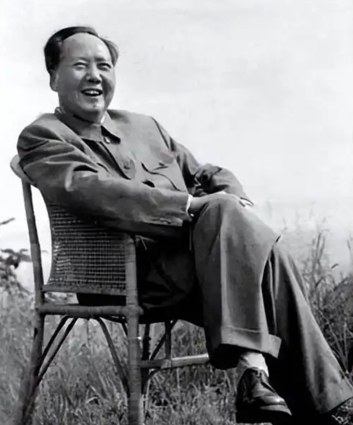 1951年，陈国生去中南海见毛主席，毛主席看到她时，开玩笑道：第一次见舅舅，给舅