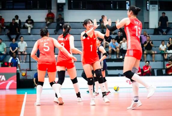 U21女排世锦赛中国0-3负于意大利，无缘四强，球迷热议差距所在。
在2025年