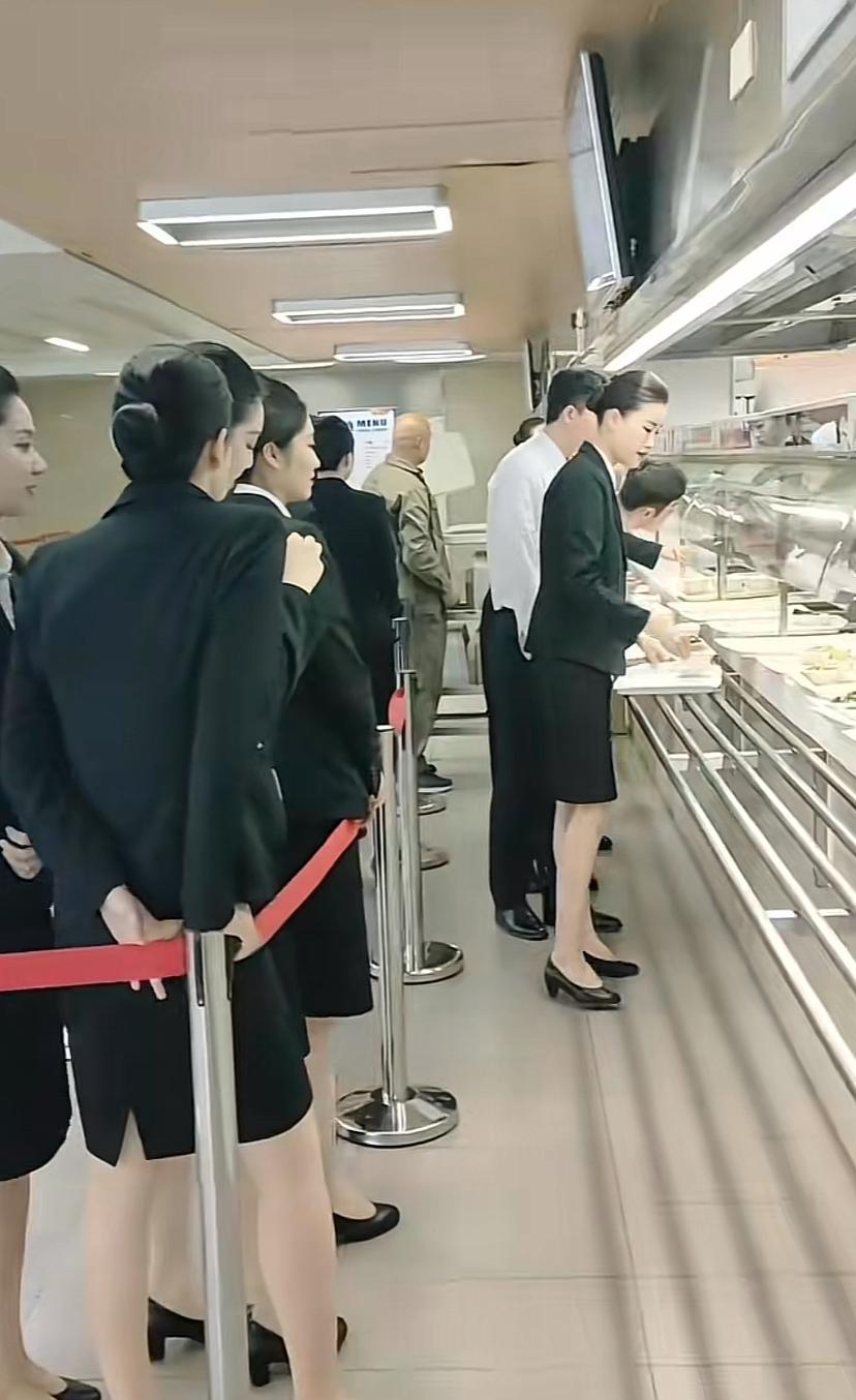 公司老总会叫这些姐妹陪客人喝酒吗？