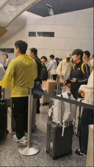 王励勤也太抠了，
为了给纳税人省钱，
国乒打完比赛，连夜退房回北京了，
不过看王