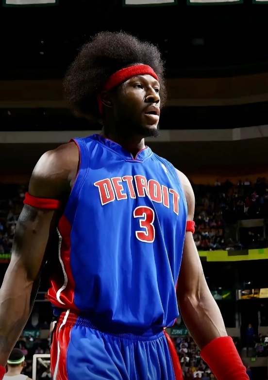 趁多尔特，卡鲁索还有交易价值赶快卖吧，留下华莱士培养一手3d
他们俩应该能换老鹰