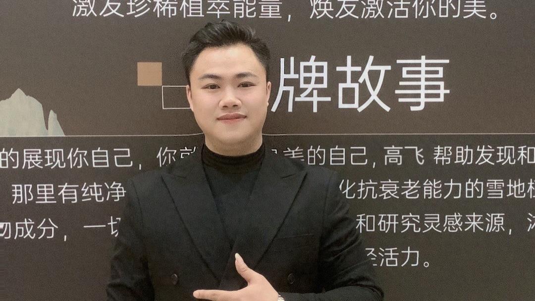 今天就让我走进瑞丰源全国十佳讲师的得主王志东老师!