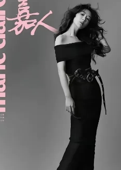 继杨幂出丑照后，杨紫也“丑”出了新高度，嘉人这是玩疯了吧！不过话说回来，杨幂的丑