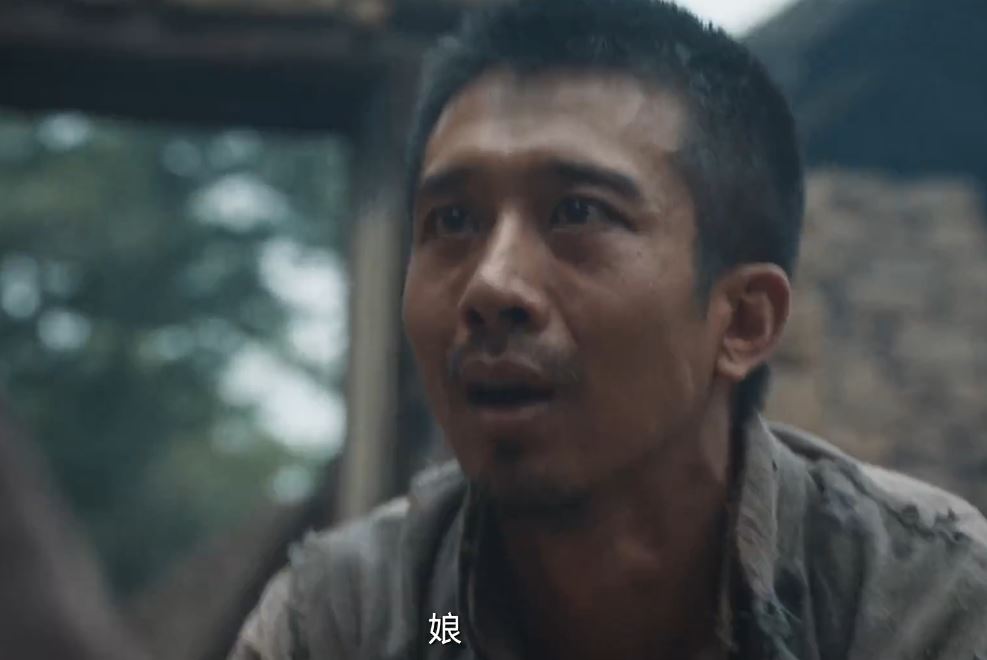 《生万物》：直到傻挑死了，也没说她到底怀的是谁的孩子！
原著中，傻挑怀的就是铁头