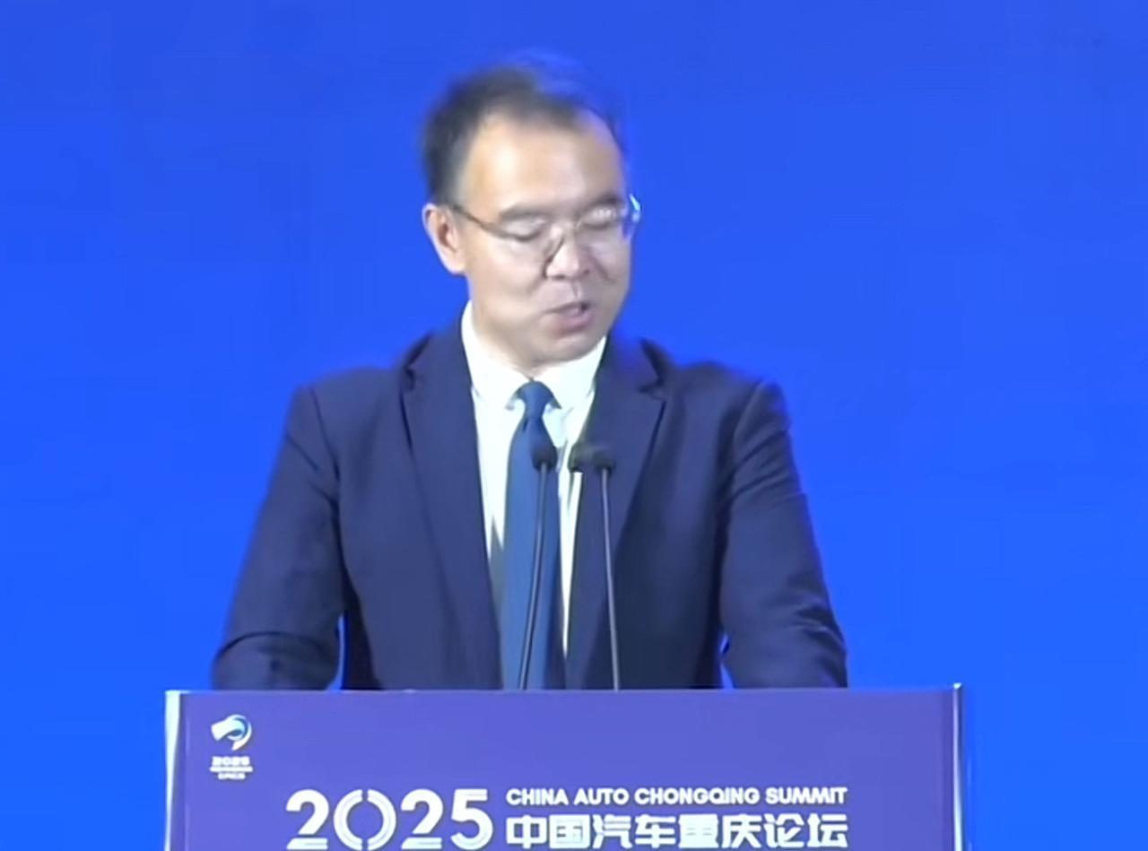 吉利汽车高级副总裁杨学良这演讲够劲爆，他说：过去一年，中国新能源汽车从价格战发展