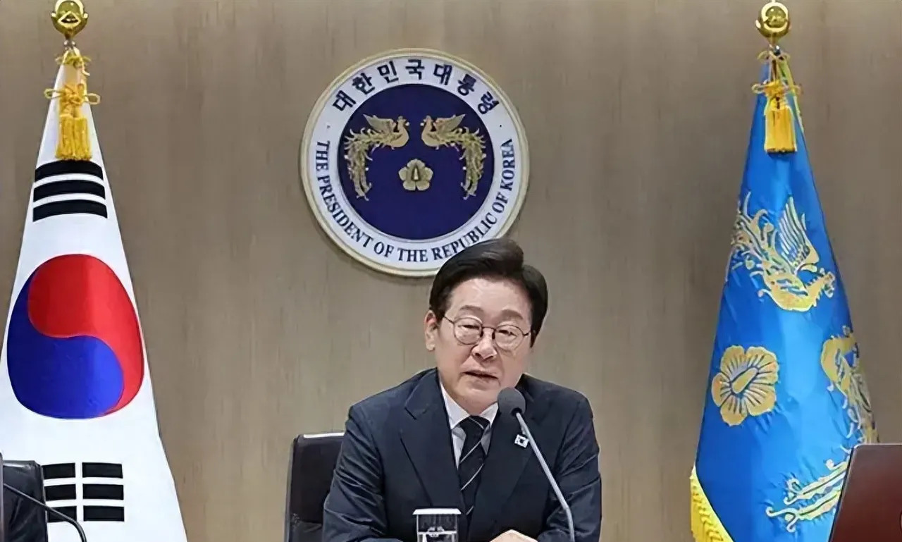 李在明邀人参会，美日都不想去











韩国现在的情况真是让人捏一把