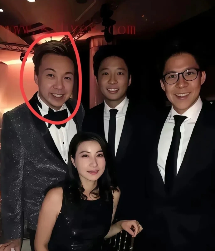 郭晶晶在霍家的地位真不是盖的。
霍启刚大婚的时候是什么场面
霍启仁居然一点消息都