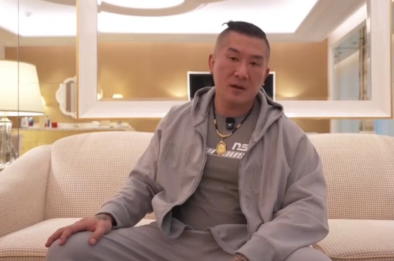 支持馆长，不支持馆长的，都沉默了！
大家发现没？馆长已经上头了！现在的他仿佛有了