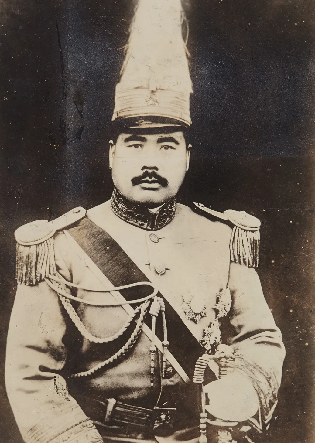 1923年，与冯玉祥结婚18年的原配离世。曹锟听说后，就着急忙慌把女儿嫁给他。然