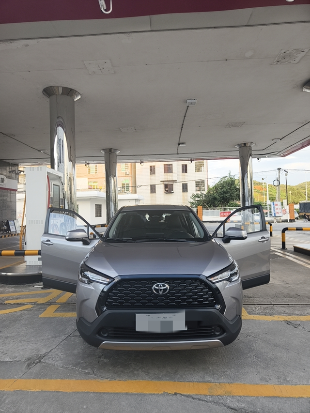 卡罗拉锐放双擎先锋版新鲜提车

九月底定的，11月12号到车，4S通知可以提车了