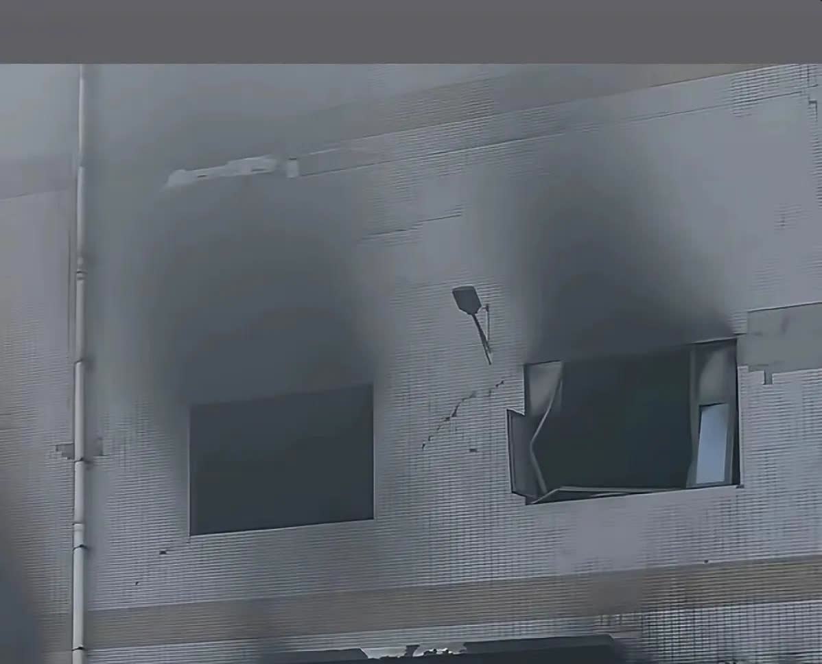 四川省宜宾县锦裕纺织厂这场大火烧了两天，但是很多人还在帮老板说话，认为这么大一个