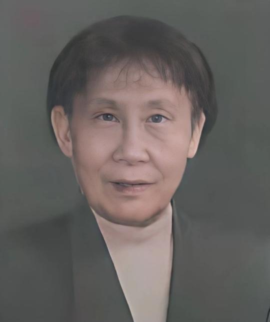 “废品堆中的黄金！”2024年，南京，一女子在废品站发现了一批旧书和资料，花费6