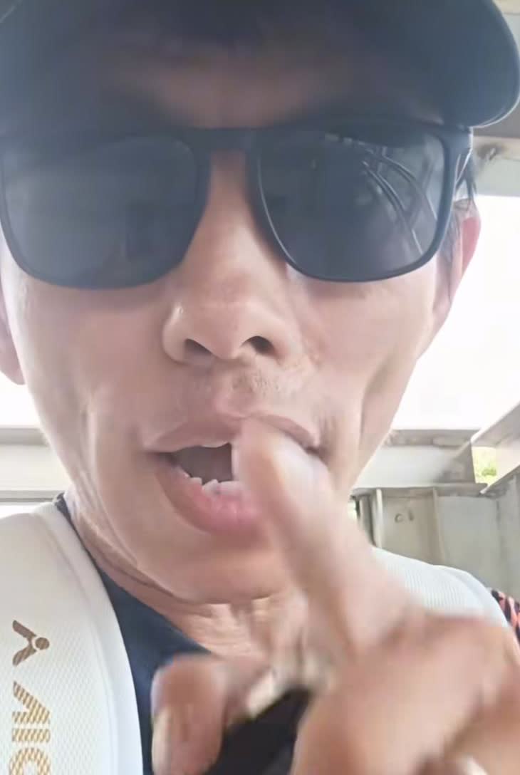 上海申花知名球迷蔡保健今天痛批了主教练斯卢茨基。蔡保健认为如果今年申花没有获得联
