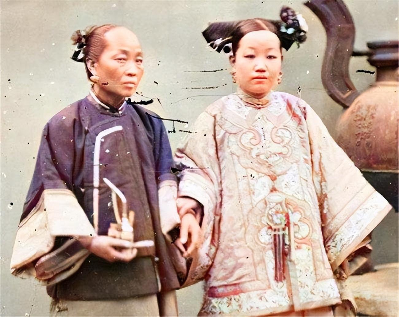 骗钱、拐卖、人身伤害……这些特点如果汇聚到一起，就会出现一种非常特殊的身份——爬