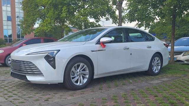 16万没买日产天籁，而是买了别克君越，我一堆话要说