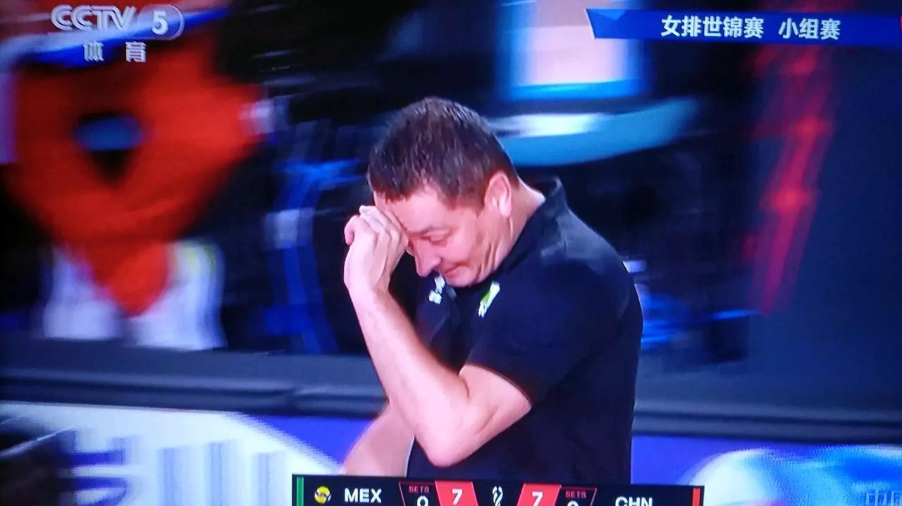 女排世锦赛小组首战，中国女排遭遇墨西哥的顽强的抵抗。中国女排先丢掉了首局，紧咬比