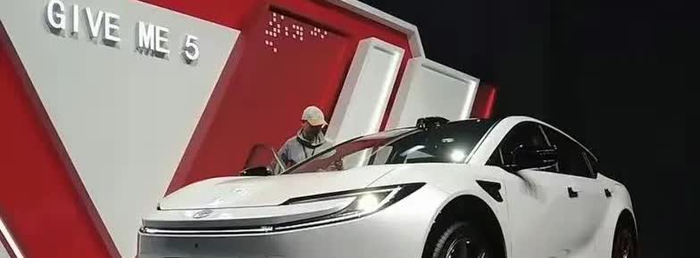 长安董事长朱华荣惊人的预测:“未来三到五年内，中国90%的燃油车品牌都要面临关停