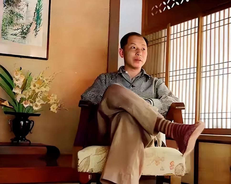如果细细琢磨蒋介石对张学良的囚禁，我们将发现：蒋介石这个人，是极其懂张学良的。软