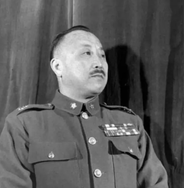 1938年，国民党将领卫立煌被日军重重包围，生死一线，就在这千钧一发之际，八路军