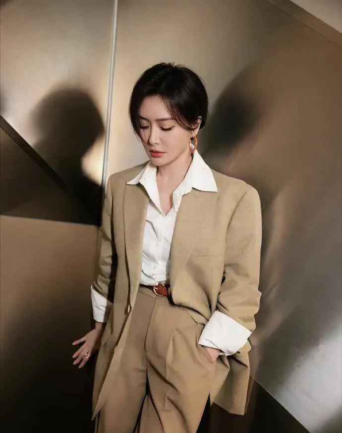 秦岚，一位帅气的大姐哥[比心][比心][比心]#秦岚# #秦岚美不美# #女星魅