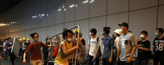 美国制裁六名中国香港官员











美国又对中国官员下手了！真是让人