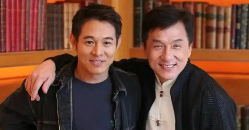 李连杰质疑成龙不用替身











李连杰和成龙，两位功夫巨星，一直被