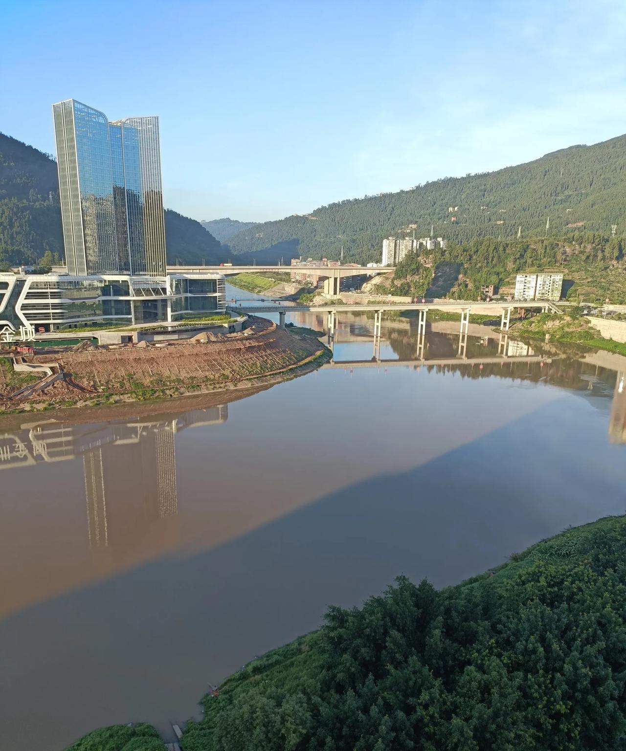 #拍一张你的城市美景#夏天正增強烈度，七月四日，週五，宣漢也高溫38度了！看服飾