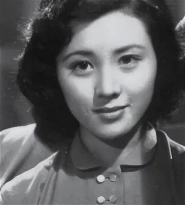 1942年，18岁的女游击队员张美智，不当众洗脚，睡觉不脱鞋。游击队队长甄凤山觉