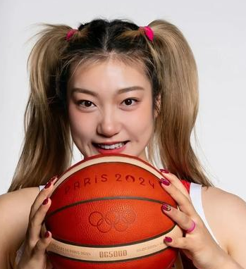 中国女篮球员李梦发文回应自己缺席亚洲杯比赛，她表示：感谢国家队这么多年的培养，是