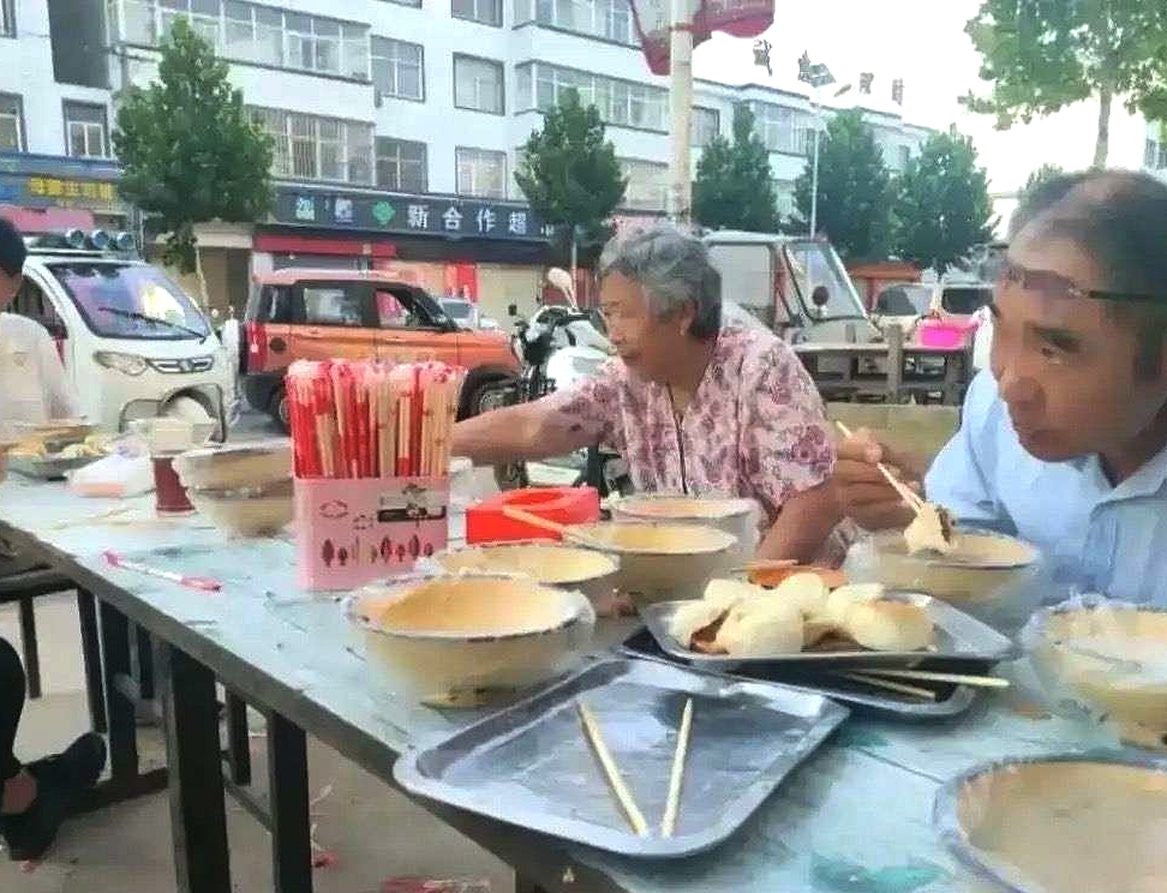 为什么现在吃早餐的都是老年人，年轻人呢