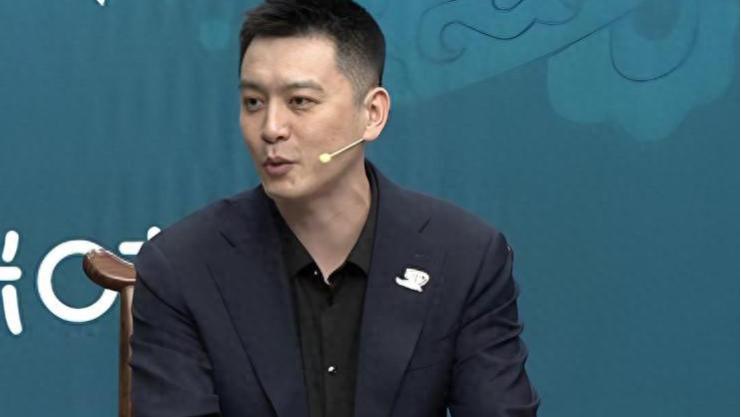 杨鸣：要用欧洲裁判就都用欧洲裁判！多国裁判导致吹罚标准不一样