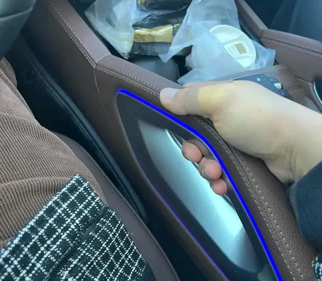 开了两个月了，一直不知道这扶手有啥用