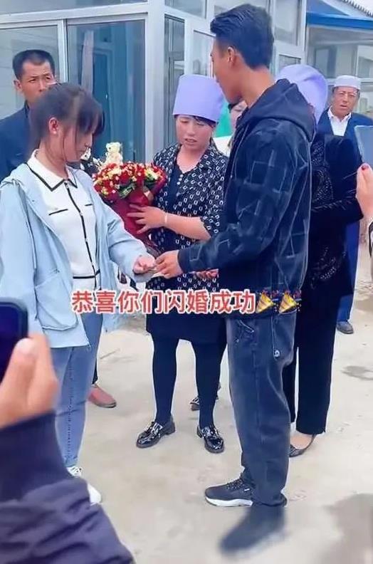 这就是传说中的娃娃脸吧，不得不说，惊呆了。[捂脸]