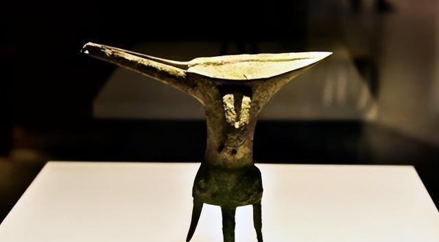 古代的“爵”，是如何从一种酒器，逐渐演变为身份等级象征的？
一种看似平凡的青铜酒