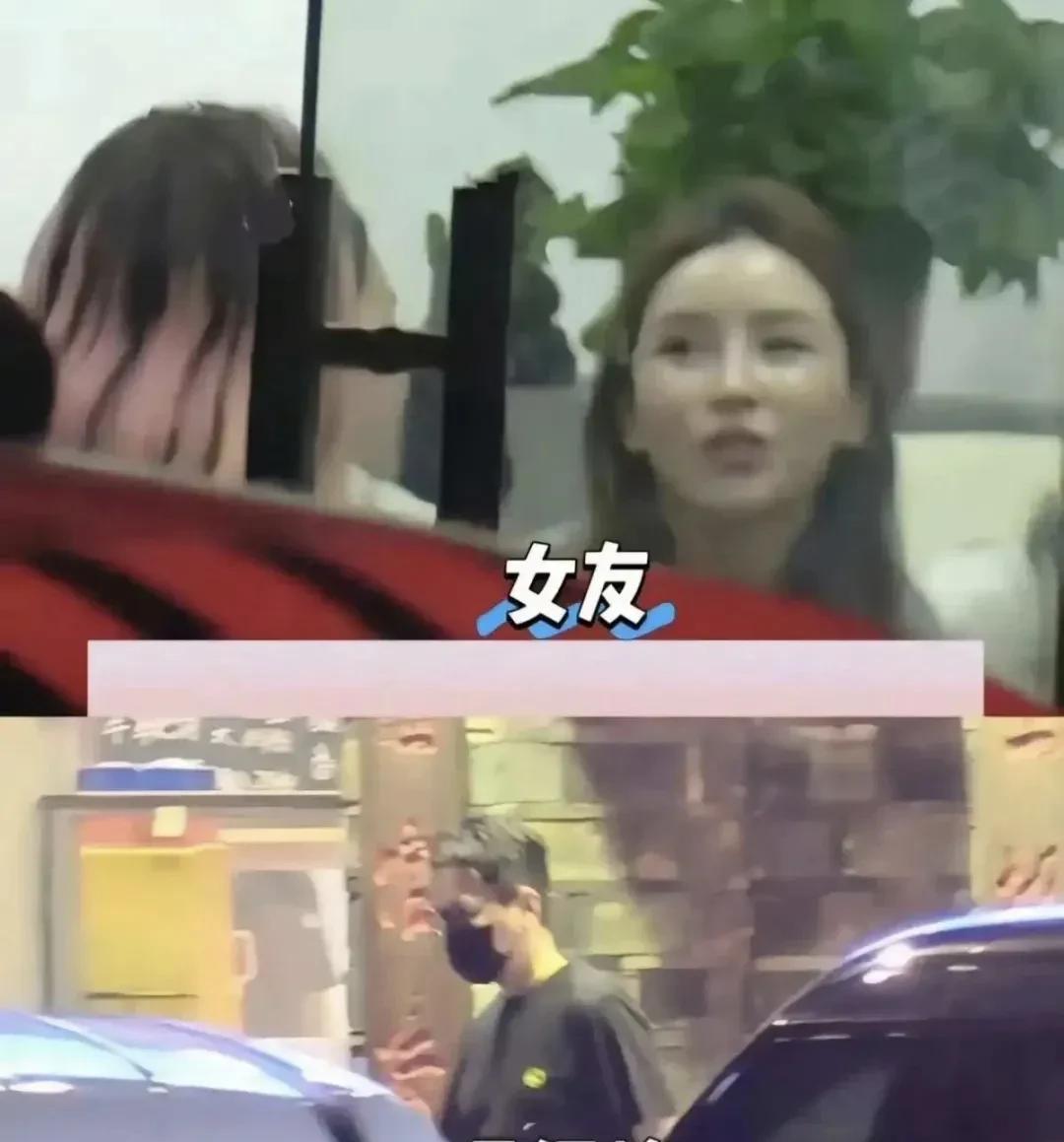 冯绍峰又被拍到与神秘女友亲密出行，这已是半年内第四次同框。
女方是中传毕业的网红