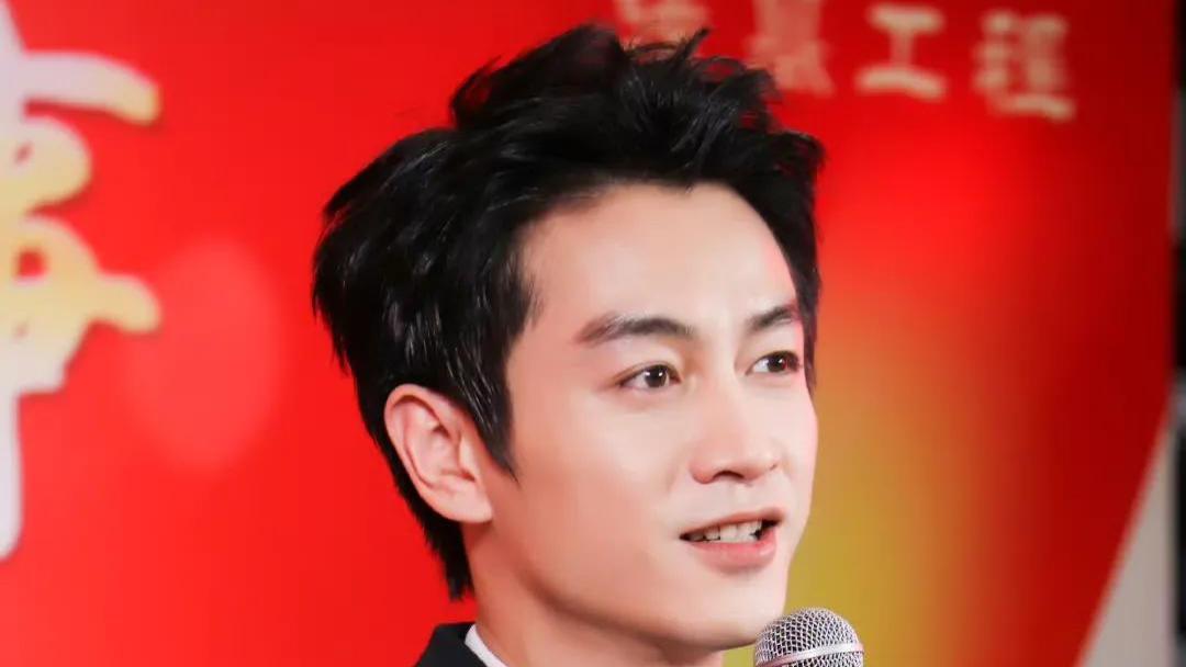 白月光回来了，现在的陈晓满面红光，离婚前后大变样