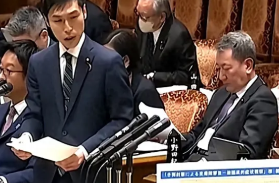 铁证如山，就这日本还死不承认？
 
最近日本共产党议员山添拓在国会掏出了个压箱底