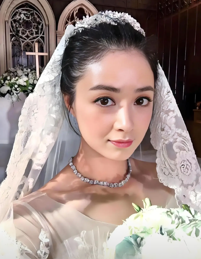 蒋欣：从童星到顶流戏骨，单身背后的清醒人生

 三次中戏落榜，16岁带着全家积蓄
