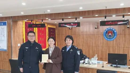 冰城公安：窗口微光汇聚暖流 便民服务温暖人心