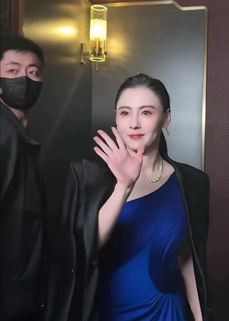 45岁的#张柏芝# 参加活动生图来了，发现张柏芝的图基本不用修，生图也是绝绝子。