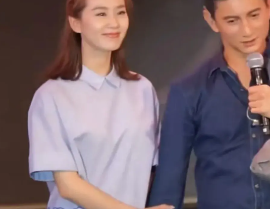 吴奇隆刘诗诗520深夜被传离婚，粉丝怒斥无良爆料！
25年520的深夜，本该是甜