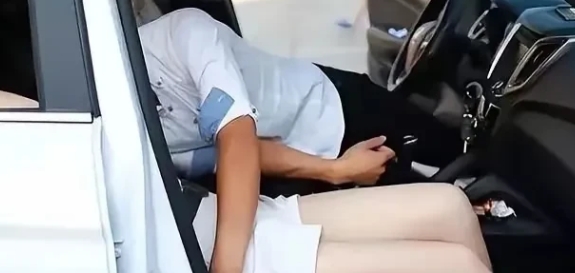 安徽蒙城，已婚女子深夜与情人私会，在情人车上与情人发生关系后，情绪激动诱发下脑干