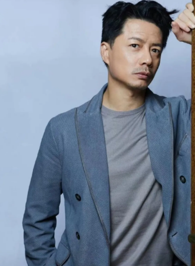 《扫毒风暴》播完了，
估计以后段奕宏不会再演警察的角色了。
不是因为没有导演邀请