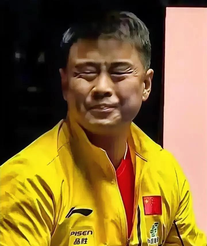 王皓的脸都被气绿了！
王楚钦2-4输给张本智和，王皓负有不可推卸的责任！本场比赛