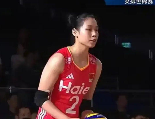 真的不敢想，现在的中国女排主攻得分手竟然是身高只有1·84的庄宇珊。

首场对阵