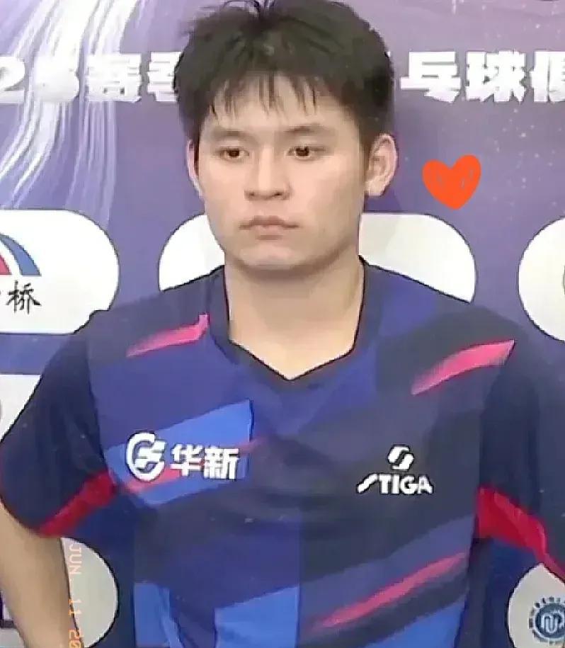 小石头2:3输给樊振东后说道：输给东哥没有遗憾。



这场比赛，小石头表现令人