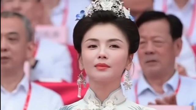 刘涛非遗造型热议：传统文化代言背后的文化符号之争