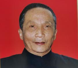 1956年，毛主席接见徐州地委书记时，忽然问他：“四”下面加个“南”是什么字？地